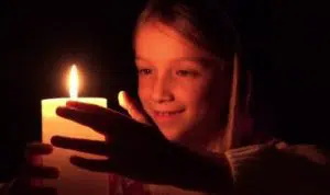 Mati Lampu? Lakukan 8 Aktivitas Ini Agar Si Kecil Tak Bosan
