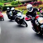 3 Cara Lewati Turunan Curam dengan Motor Matik