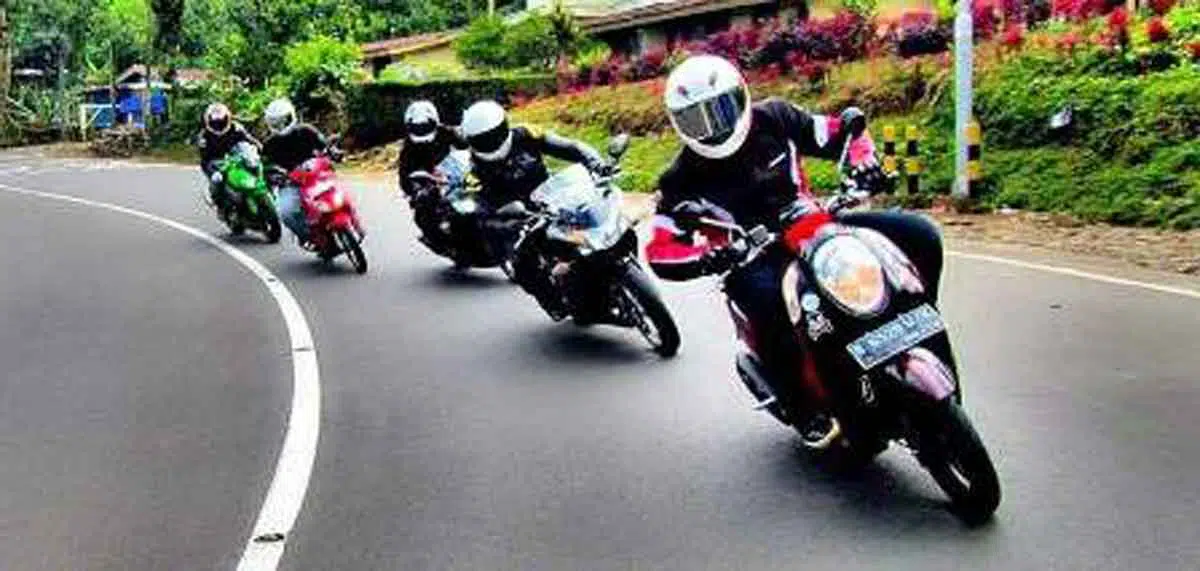 3 Cara Lewati Turunan Curam dengan Motor Matik