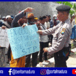 Petani Tembakau Madura Luruk Gudang PT Bentoel di Pamekasan