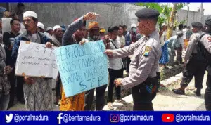 Petani Tembakau Madura Luruk Gudang PT Bentoel di Pamekasan