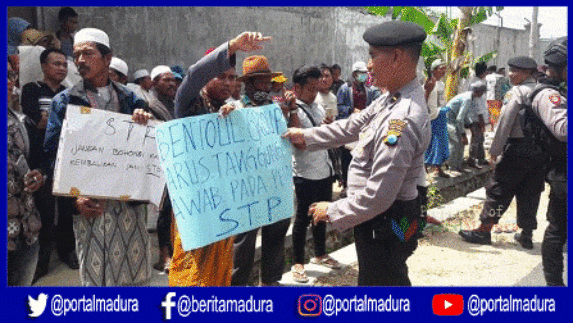 Petani Tembakau Madura Luruk Gudang PT Bentoel di Pamekasan