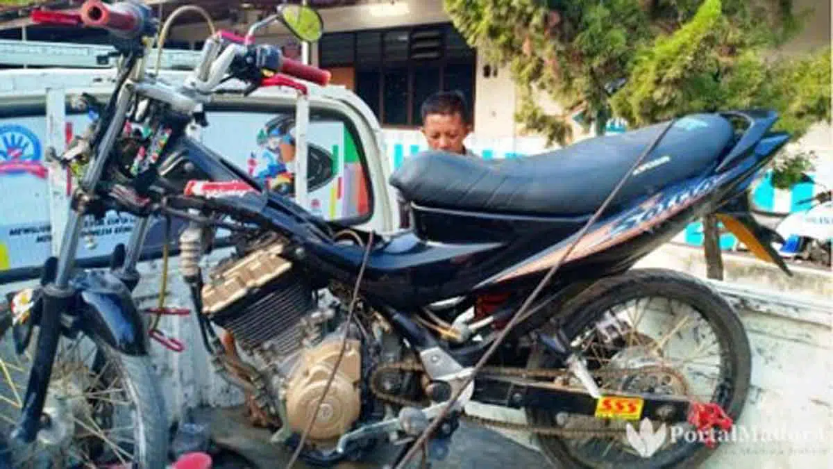 Pemotor Bawah Umur Tabrak Lima Pejalan Kaki, Satu Korban Dilarikan ke RS Surabaya