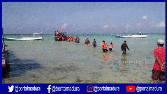 Nelayan Temukan 5 Korban Selamat Insiden KM Santika Nusantara Terbakar di Masalembu