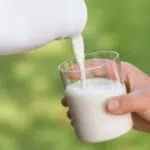 4 Masalah Kesehatan yang Disebabkan Susu