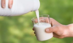 4 Masalah Kesehatan yang Disebabkan Susu