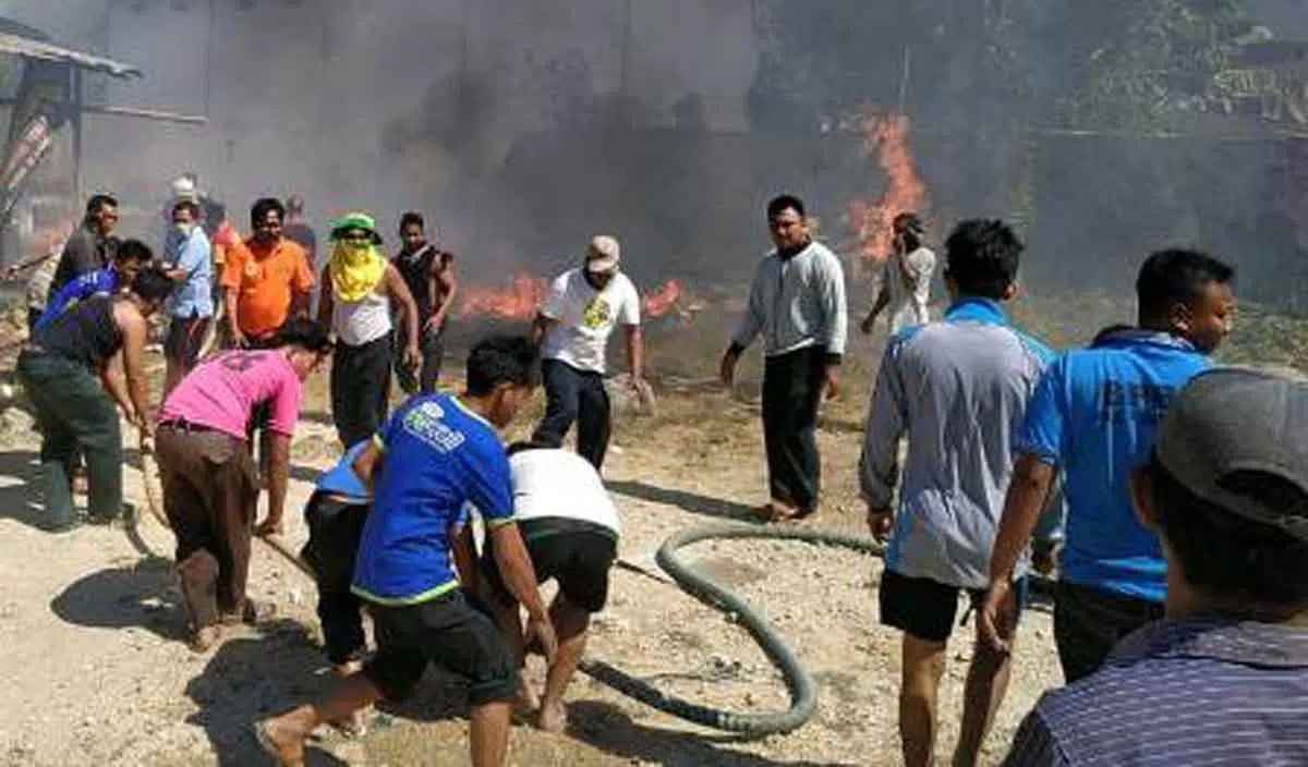 Kebakaran Landa Gudang Barang Bekas, Tiga Pekerja Alami Luka Bakar