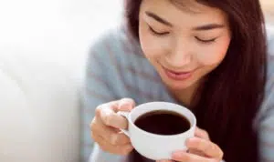 Awas, Bahaya yang Mengintai Anda Minum Kopi saat Perut Kosong