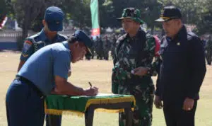Beri Apresiasi, Bupati Sampang Hadiri Penutupan Upacara TNI TMMD Ke- 105