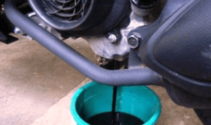 3 Ciri Oli Motor Harus Segera Diganti