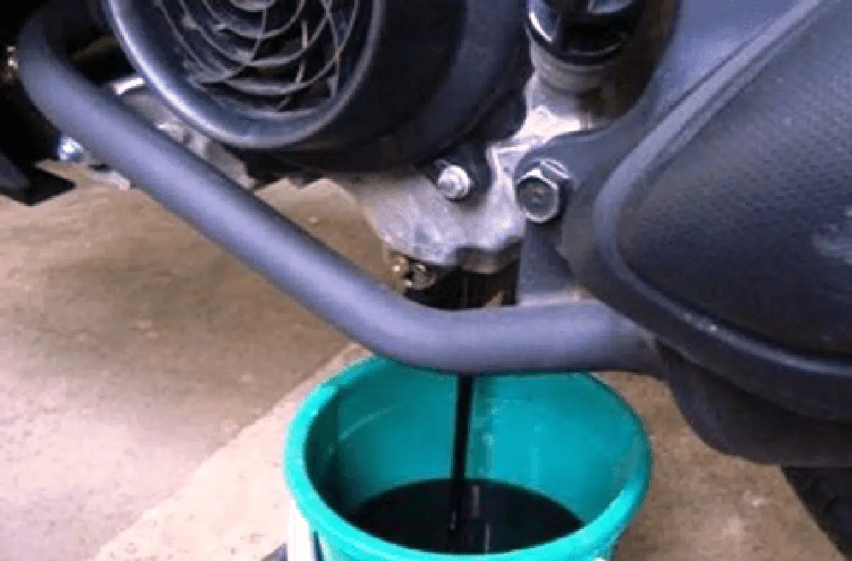 3 Ciri Oli Motor Harus Segera Diganti