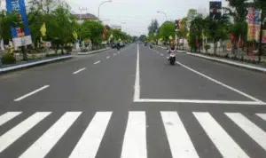 5 Arti Garis Putih di Jalan Raya yang Jarang Diketahui