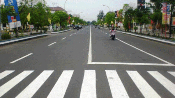 5 Arti Garis Putih di Jalan Raya yang Jarang Diketahui