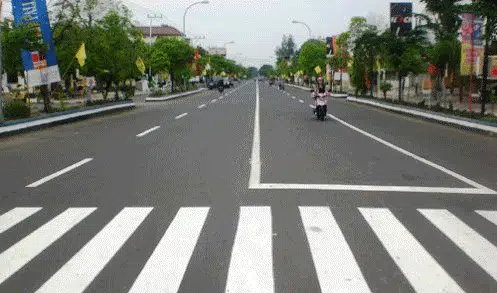 5 Arti Garis Putih di Jalan Raya yang Jarang Diketahui