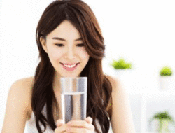 5 Manfaat Air Putih untuk Kecantikan