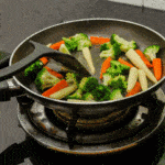 6 Cara Masak Makanan Sehat Agar Nutrisinya Tak Hilang