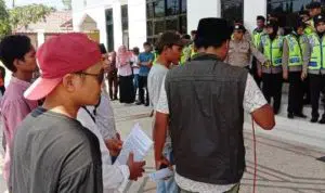 Kejari Bangkalan Digoyang Demo, Massa Desak Tambah Tersangka Baru Kasus Ini