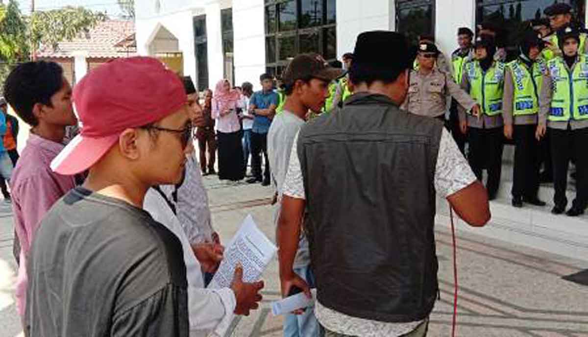 Kejari Bangkalan Digoyang Demo, Massa Desak Tambah Tersangka Baru Kasus Ini
