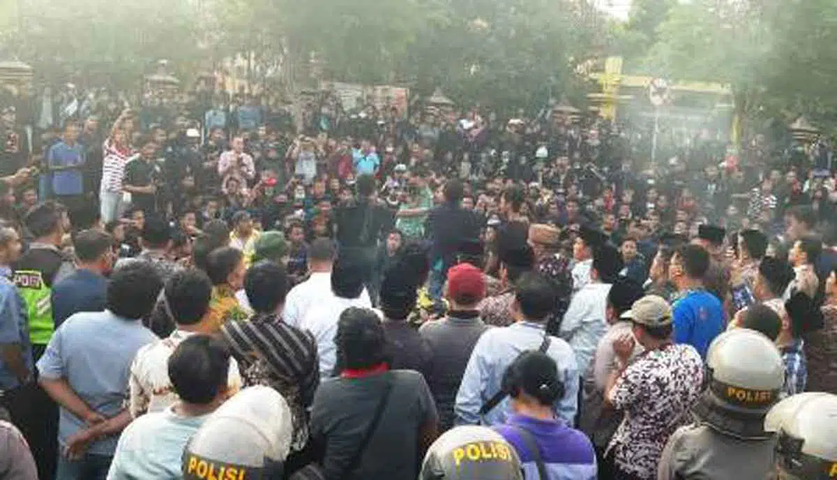 Pimpinan DPRD Bangkalan Bersumpah, Aksi Mahasiswa Baru Bubar