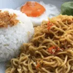 Bahaya Konsumsi Mi Instan Campur Nasi