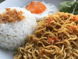 Bahaya Konsumsi Mi Instan Campur Nasi