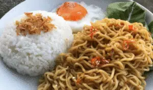 Bahaya Konsumsi Mi Instan Campur Nasi