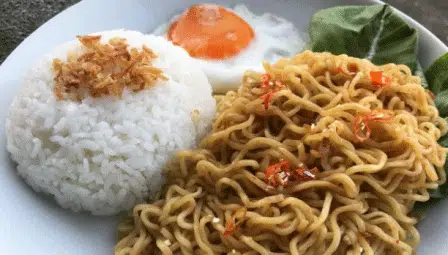 Bahaya Konsumsi Mi Instan Campur Nasi