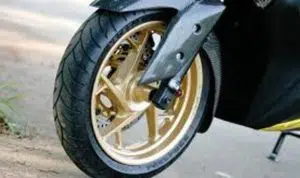 Mau Ban Motor Anda Tak Cepat Gundul? Ini Rahasianya