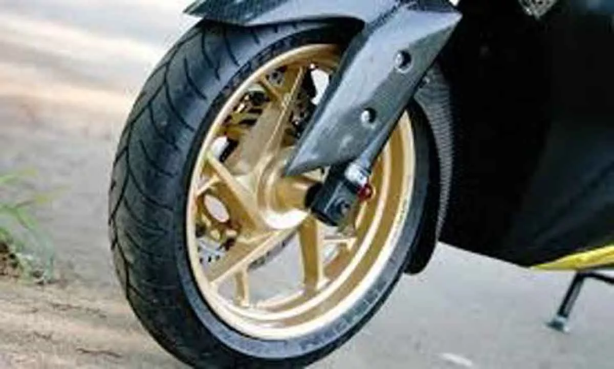 Mau Ban Motor Anda Tak Cepat Gundul? Ini Rahasianya