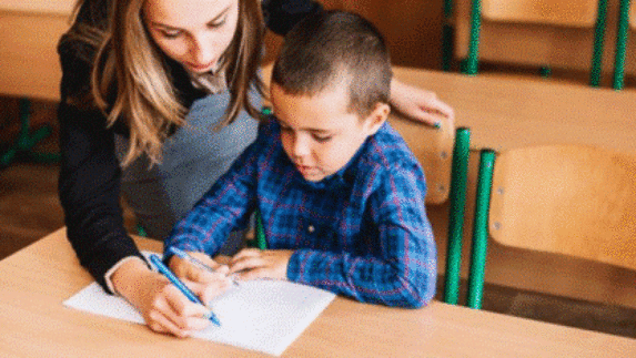 Begini Cara Bikin Anak Tak Cemas Saat Hadapi Ujian Sekolah