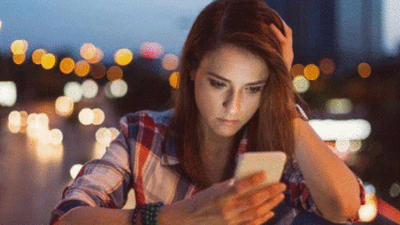 Bikin Emosi, Ini 5 Zodiak yang Malas Balas Chat