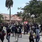 Demo Tolak RUU KUHP dan UU KPK di Pamekasan Ricuh, Pot Bunga Dihancurkan