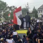 Massa Demo Ucapkan ‘Innalillahi kepada DPR’