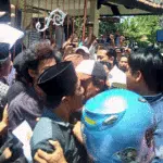Gegara Tembakau Murah, Masyarakat Ngamuk di Depan Kantor Bupati Pamekasan