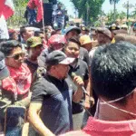 Harga Tembakau Tak Sesuai Janji Politik Berbaur, Massa Demo Rumah Dinas Bupati Pamekasan