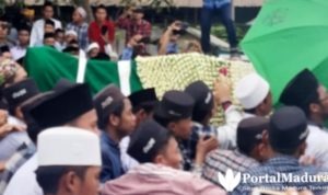 Ra Fuad Dikebumikan di Kompleks Pasarean Syaichona Cholil Bangkalan