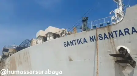 Masih Terlihat Asap Hitam Pada 'Low Deck' Bangkai KMP Santika Nusantara