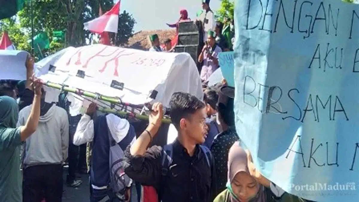 Tolak RUU KUHP dan RUU KPK, Kader HMI Pamekasan Datangi Kantor DPRD