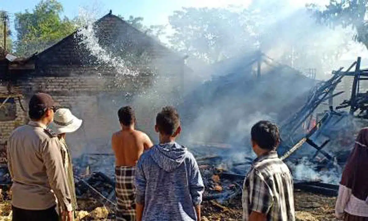 Dapur Hangus Terbakar, Pemilik Alami Luka Bakar