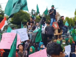 Live Demo Mahasiswa di Depan Gedung DPRD Sumenep
