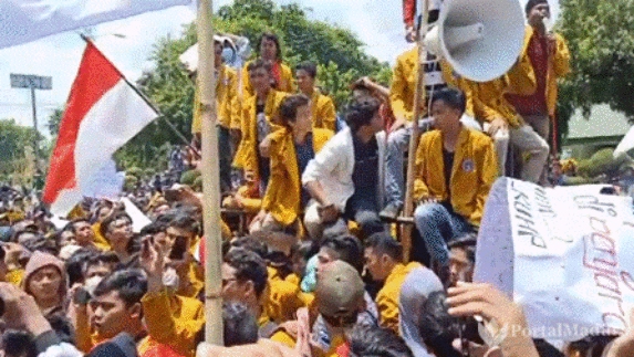 Live Gelombang Ketiga Aksi Mahasiswa Tolak Revisi UU KPK dan RUU Lainnya di Sumenep
