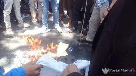 Aroma Dupa dan Suara Azan Warnai Aksi Mahasiswa Tolak Kenaikan Iuran BPJS