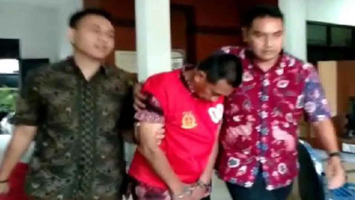 Pengepul Fee Proyek, Kejari Sampang Tahan Kepsek SDN Banyuanyar IV & V