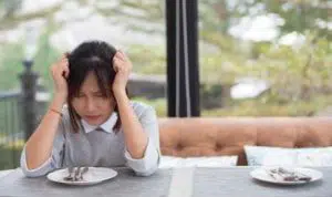 Ini Penyebabnya Sering Sakit Kepala Setelah Makan