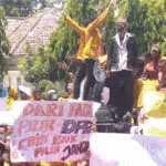 Tolak Revisi RKUHP, Ribuan Mahasiswa Sumenep Demo Kantor Dewan