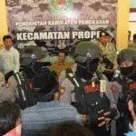 Jagoan Tak Lolos Cakades, Warga Proppo Pamekasan Luruk Kantor Kecamatan