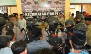 Jagoan Tak Lolos Cakades, Warga Proppo Pamekasan Luruk Kantor Kecamatan