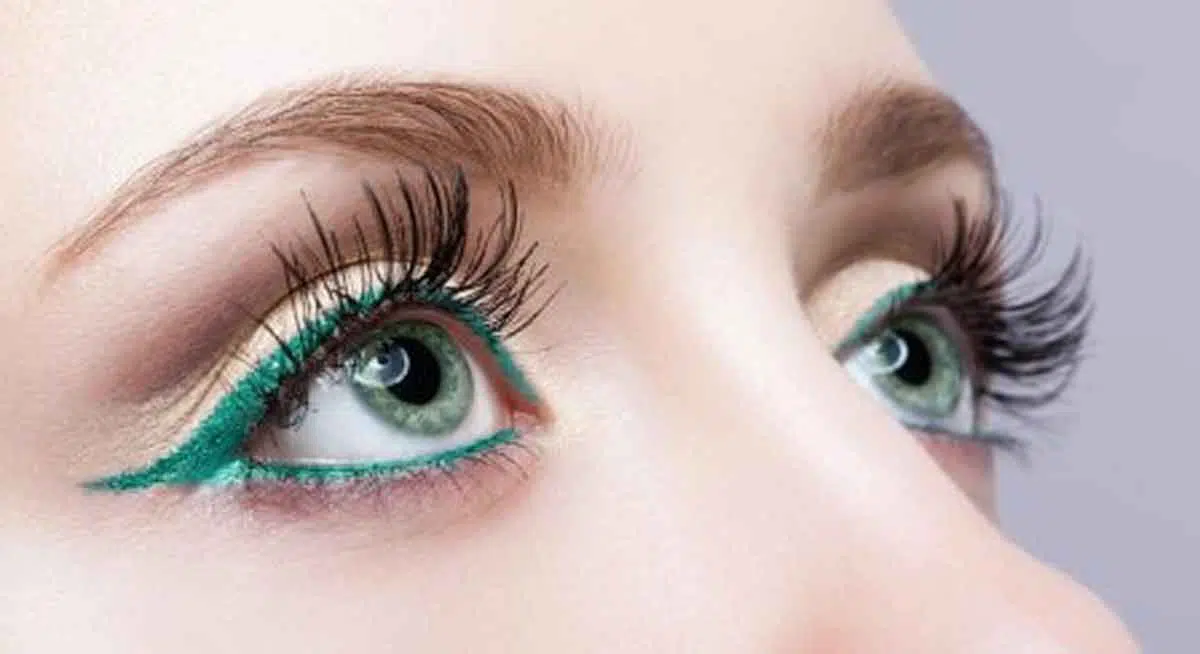 Yuk Intip Colored Eyeliner yang Cocok Untuk Warna Kulit Anda