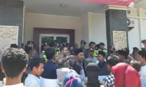 Demo Kantor DPMD, Pemuda Bangkalan Protes Penjaringan BPD