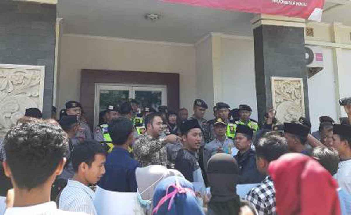 Demo Kantor DPMD, Pemuda Bangkalan Protes Penjaringan BPD